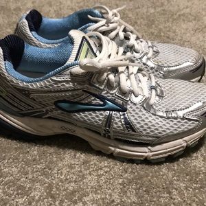 Women’s Brooks Adrenaline GTS sneakers
